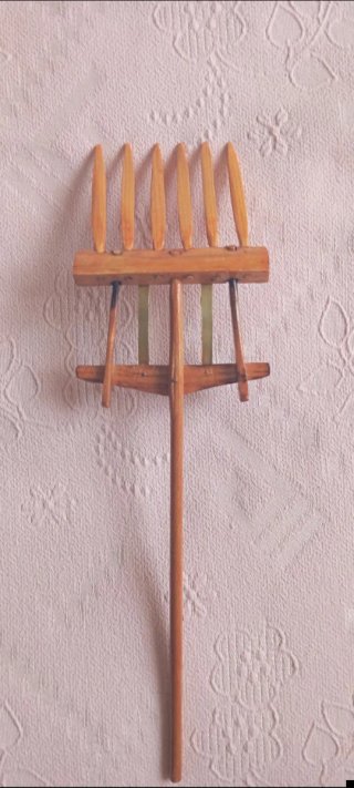 APEROS LABRANZA EN MADERA. ARTESANÍA EN MINIATURA