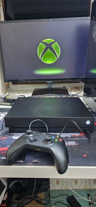 Xbox One X con 2 mandos inalambricos y Kinect
