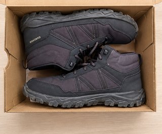 Botas de senderismo y montaña Quechua negras