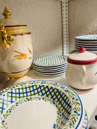 Juego de Vajilla con Motivos Florales