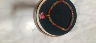Pulsera de Madera Natural y dije de mariposa
