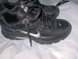 NIKE INITIATOR NEGRO/PLATA