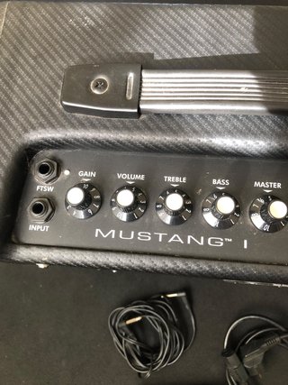 Amplificador Fender Mustang I