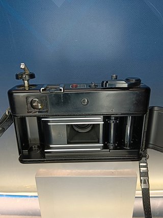 camara de fotos analogica, YASHICA MG-1, objetivo YASHINON, con funda