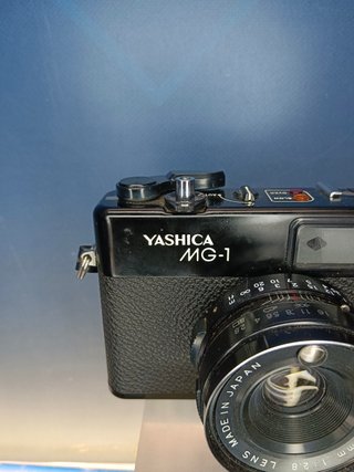 camara de fotos analogica, YASHICA MG-1, objetivo YASHINON, con funda