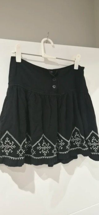 Falda Negra con Bordados