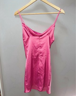 Vestido rosa seda Urban Outfitters