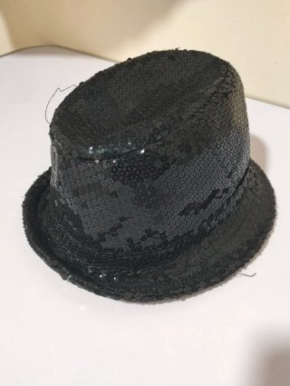 Sombrero negro con lentejuelas