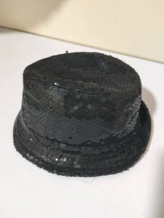 Sombrero negro con lentejuelas