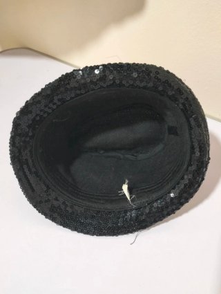 Sombrero negro con lentejuelas