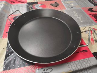Paellera de metal