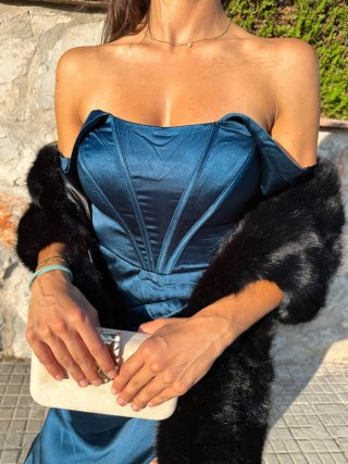 Estola negra de la marca Elegante