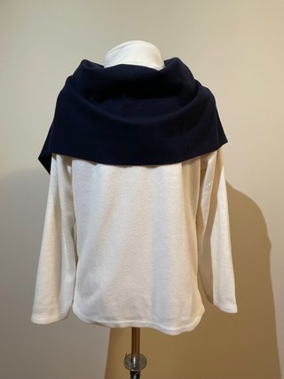 Polar Blanco Talla L con Bufanda Azul