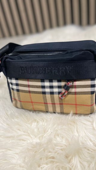Riñonera Burberry Cuadros Beige y Negro y Gucci