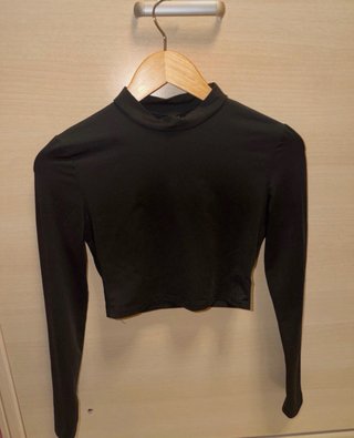 Camiseta Shein manga larga cuello alto negra