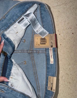 Bermuda Levi's Azul Claro Talla 25/34