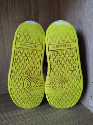 Scarpe da ginnastica Adidas numero 27
