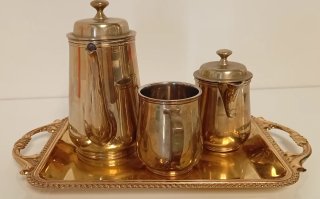 JUEGO DE TE DE BRONCE MASISO Y BANDEJA DE METAL