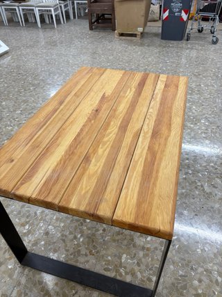Mesa Rústica de Madera y Metal