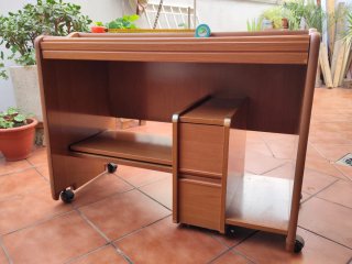 Mesa escritorio madera. NEGOCIABLE