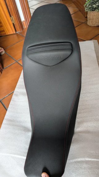 Asiento Moto Guzzi V85 Strada / V85TT (ORIGINAL)
