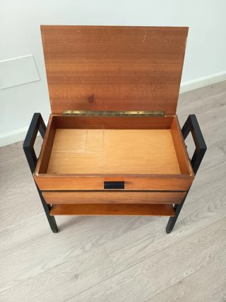 Mueble Auxiliar Nórdico de Madera