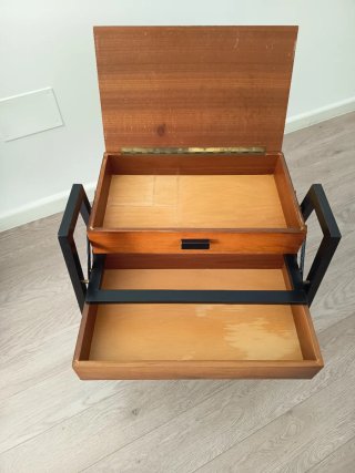 Mueble Auxiliar Nórdico de Madera