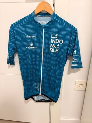 Maillot Atika talla L La Indomable y Calcetines