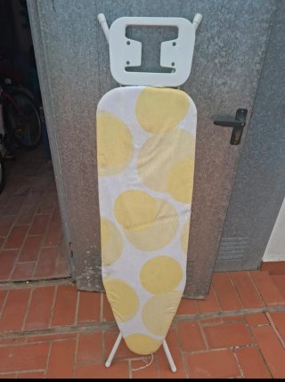 Tabla de planchar con diseño de círculos