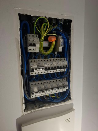 Electricista en Terrassa 663537002
