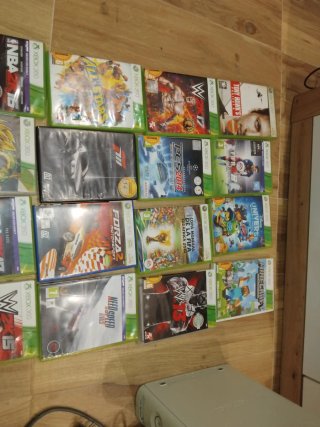 Consola Xbox 360 con mandos y juegos