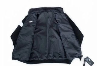 Chaqueta Nike Negra con Swoosh Blanco