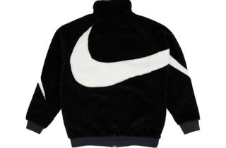 Chaqueta Nike Negra con Swoosh Blanco