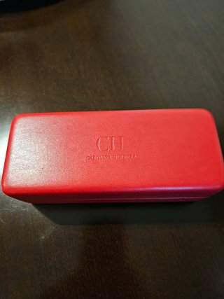 Caja de gafas Carolina Herrera roja