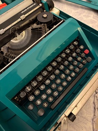 Máquina de escribir Olivetti Studio 45 años 60.