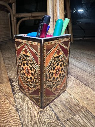 Portapenne in Legno con Intarsi a Mosaico