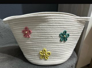 Cesto intrecciato multiuso con fiori