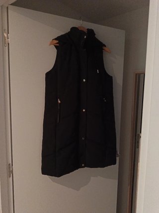 Parka sin mangas negra