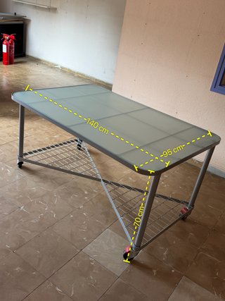 2 Mesas de cristal con ruedas