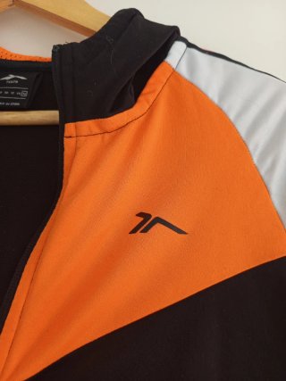Sudadera Tenth ligera y con capucha Talla M