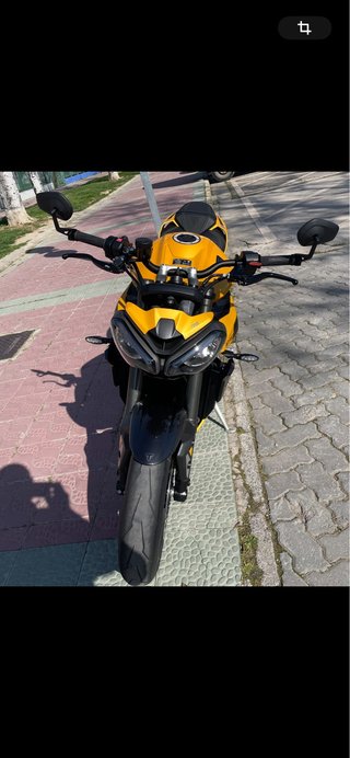 Triumph Street Triple RS Amarilla y Negra