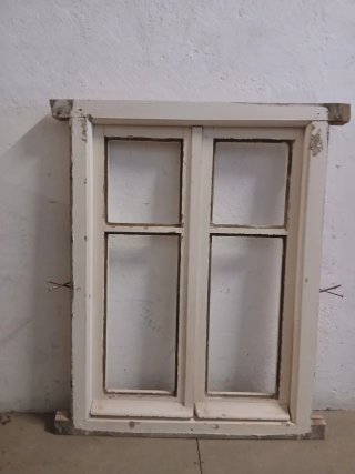 Ventana de madera antigua
