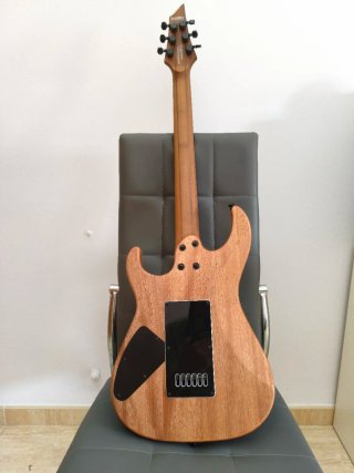 Guitarra Eléctrica Cort Negra kx700 evertune