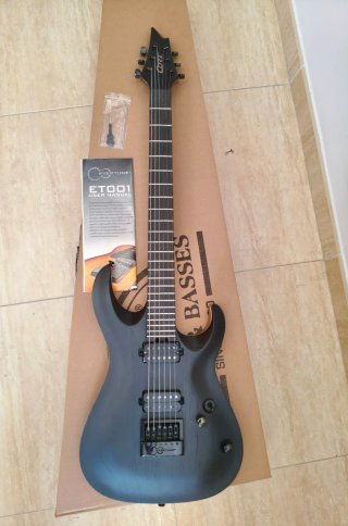 Guitarra Eléctrica Cort Negra kx700 evertune