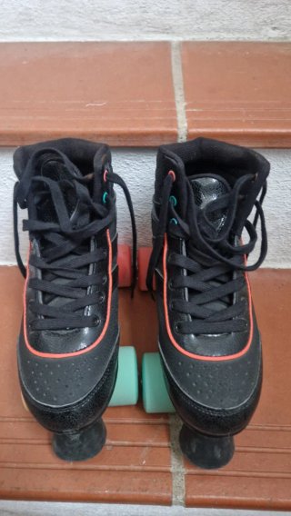 Patines de 4 ruedas negros T. 36