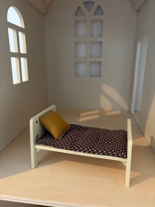 Cama de Madera para Casita de Muñecas