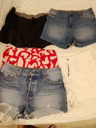 Lote 5 prendas: Falda y 4 pantalones cortos
