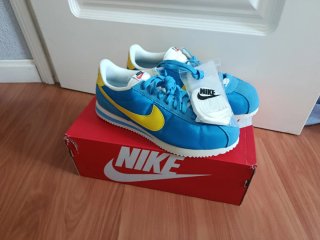 Nike Cortez Azul y Amarillo