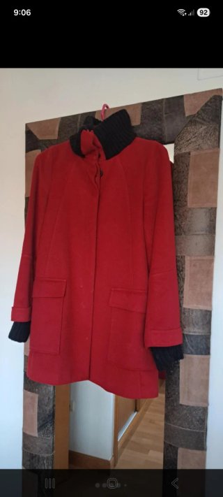 Abrigo rojo mujer