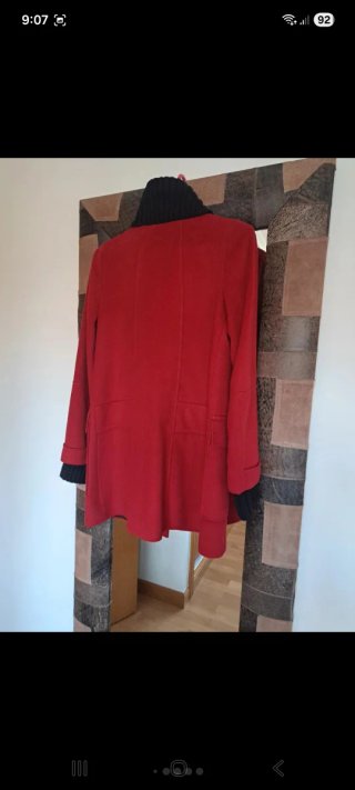Abrigo rojo mujer